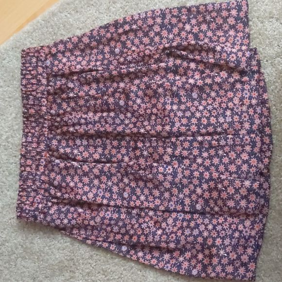 UNIQLO pink flowy satin floral shorts, size S - Picture 1 of 4